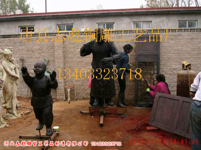 酒文化雕塑制作現(xiàn)場